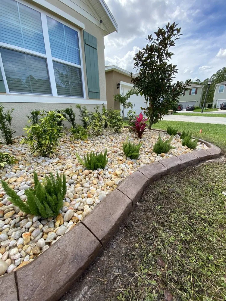 Trusted yard cleanup service with custom design across Orlando, FL - Crafty Curbers