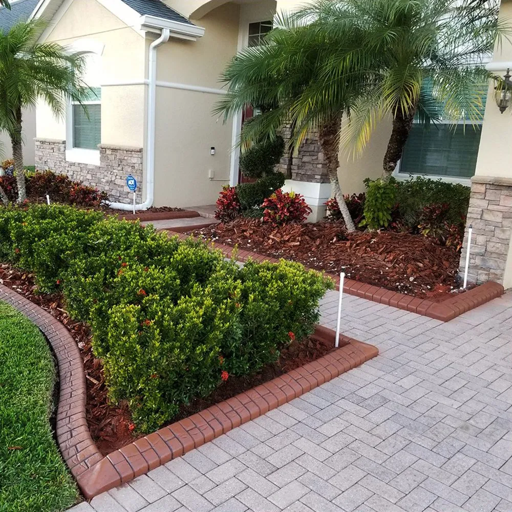 Trusted yard maintenance in Orlando, FL by Crafty Curbers
