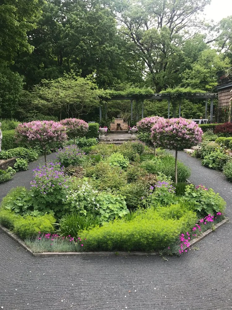 Local yard maintenance in Lake Forest, IL by Craig Bergman