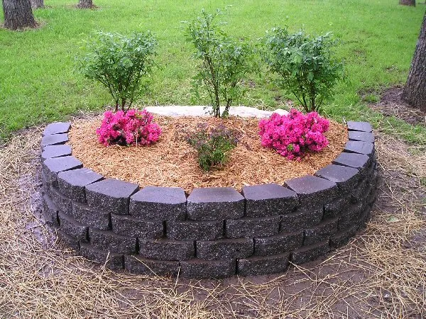 Local residential landscaping in Clinton, MO by Crain Pest Control