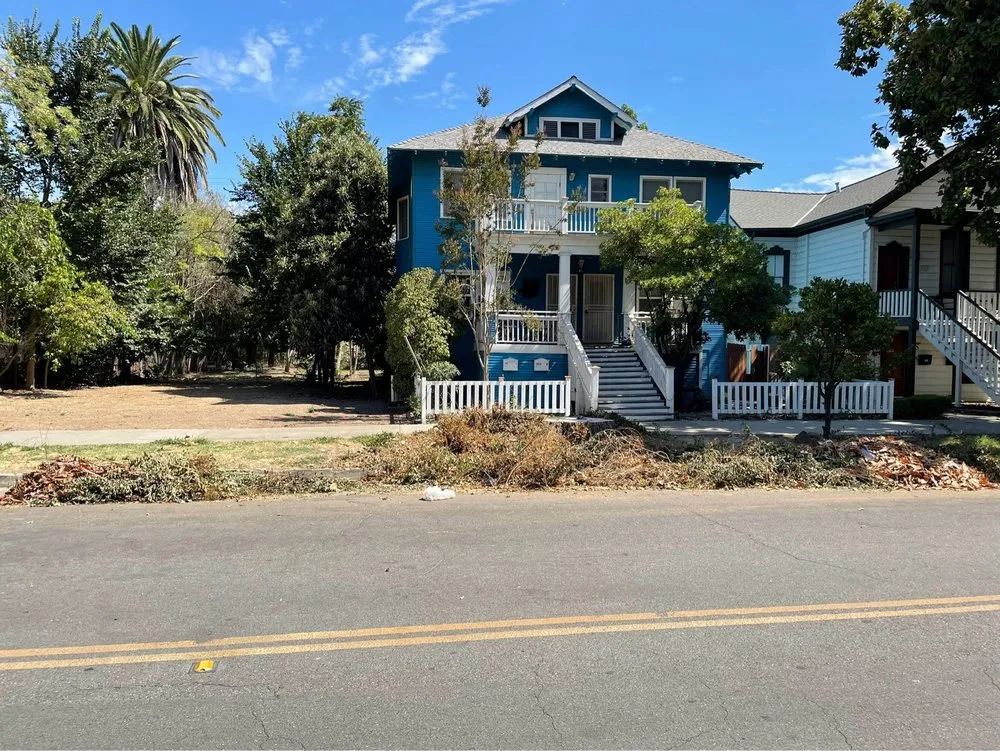 Affordable lawn care service in Sacramento, CA by Craneo Lawn Care