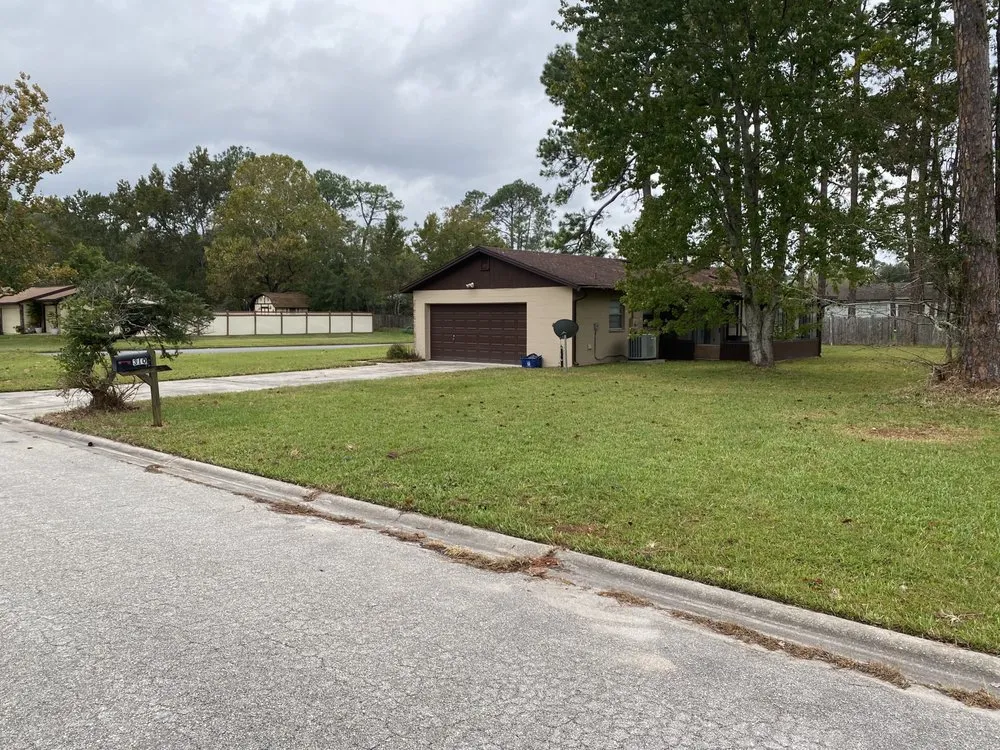 Trusted yard maintenance in Jacksonville, FL by Crawford Cares Lawn Maintenance