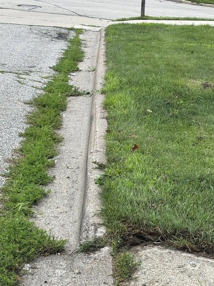 Expert yard maintenance in Clermont, IA by Crawford Lawn Maintenance