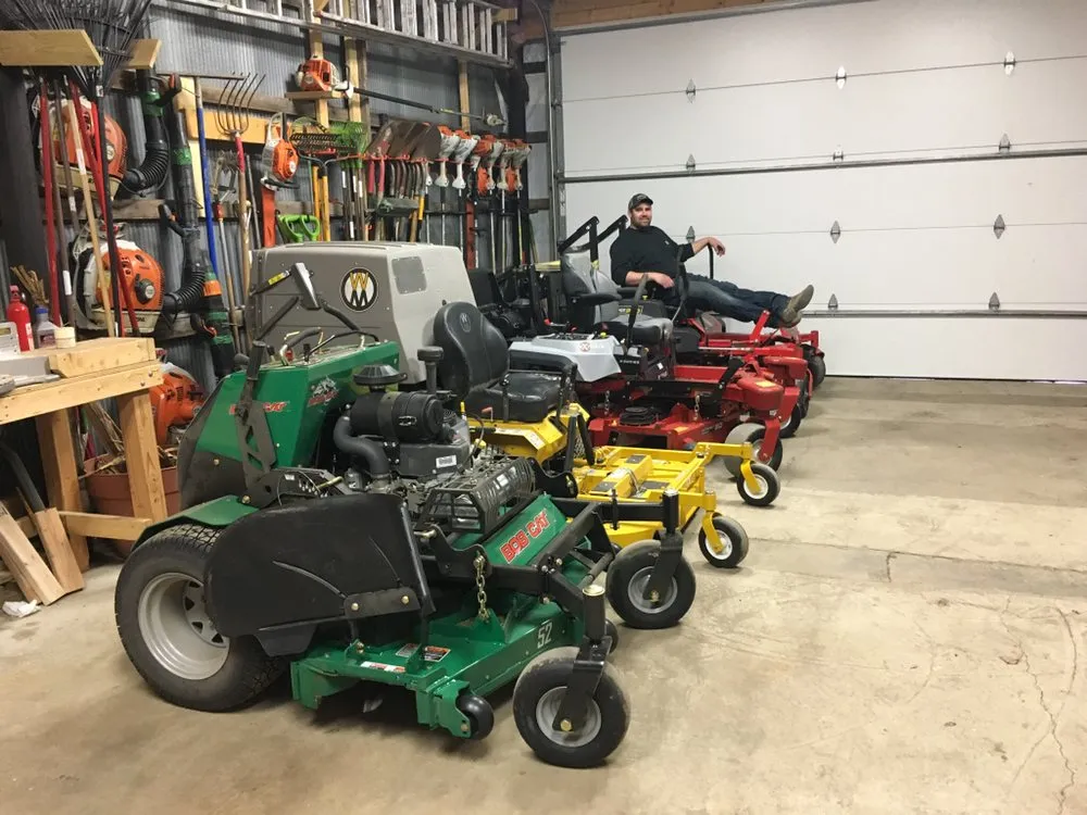 Custom lawn mowing service experts serving Bowling Green, OH - Crawford's Lawn & Landscape