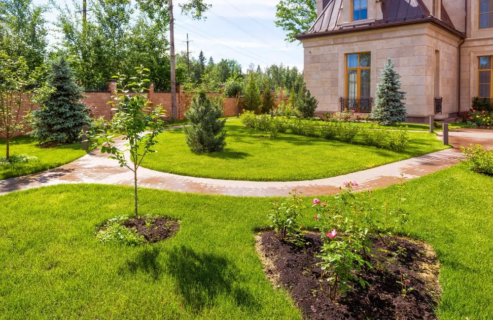 Top-rated garden landscaping in Bowling Green, OH by Crawford's Lawn & Landscape