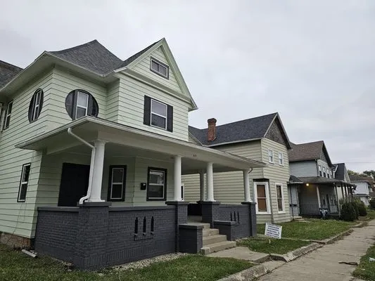 Crawfords Pressure Cleaning and Painting & Lawn Care Logo