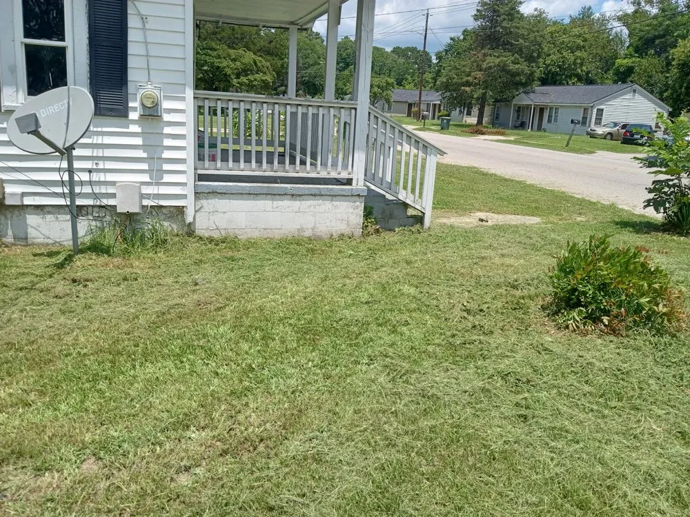 Professional garden landscaping in Effingham, SC by Crawfords Trash And Grave Restoration Services