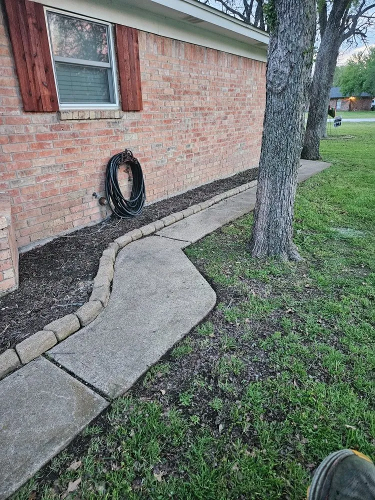 Custom lawn mowing service for homes in Hudson Oaks, TX by Crazy Grass Lawn Care