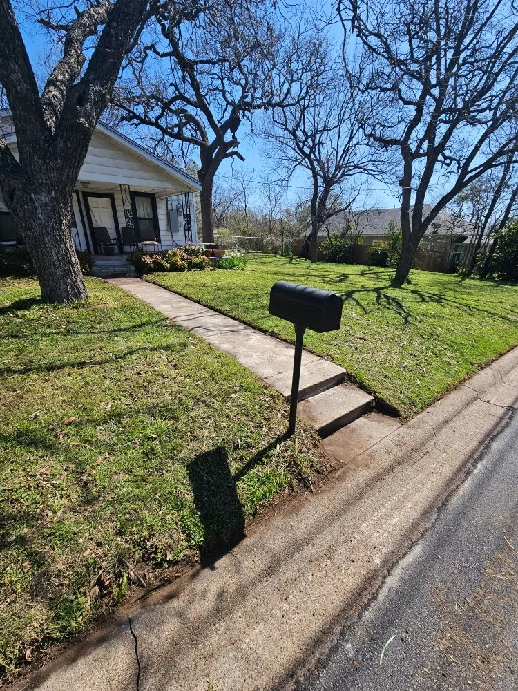 Reliable lawn mowing service with custom design across Hudson Oaks, TX - Crazy Grass Lawn Care