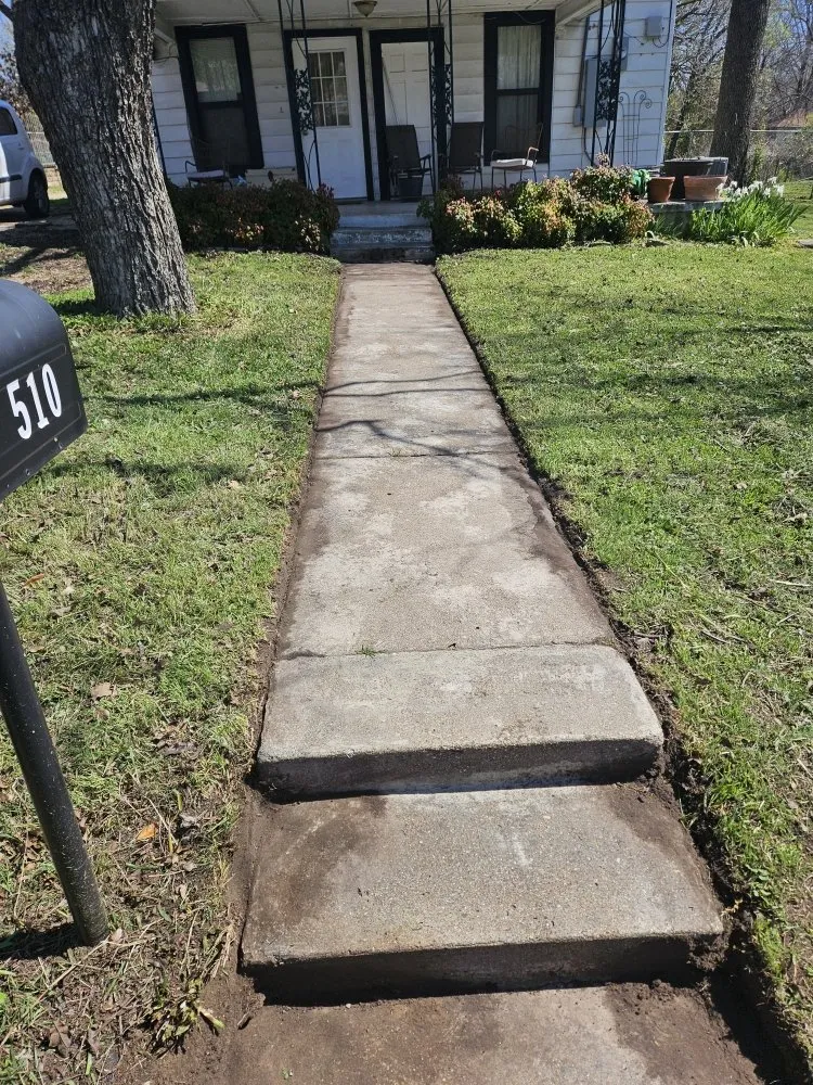 Top-rated landscape installation for beautiful yards in Hudson Oaks, TX by Crazy Grass Lawn Care