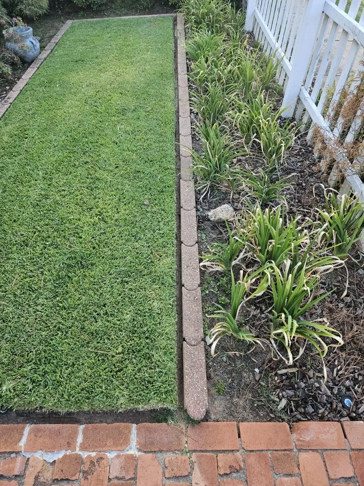 Top-rated garden landscaping for beautiful yards in Hudson Oaks, TX by Crazy Grass Lawn Care