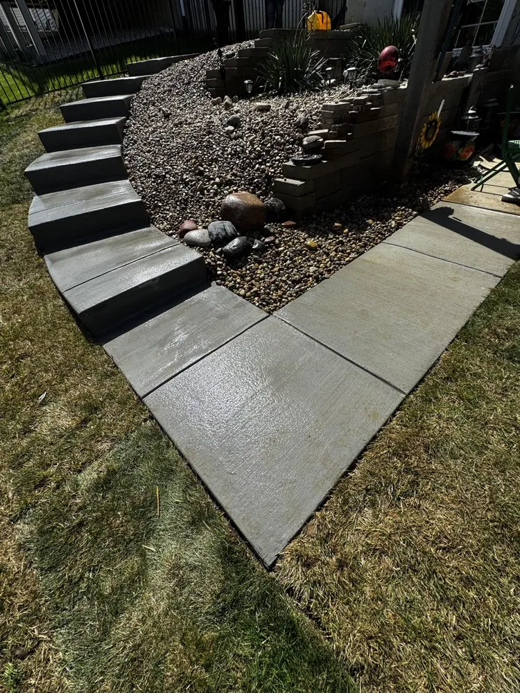 Trusted lawn care service experts serving Saint Peters, MO - Creamer Construction