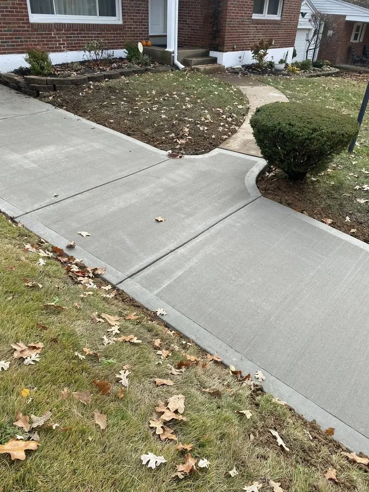 Reliable outdoor landscaping for year-round maintenance in Saint Peters, MO by Creamer Construction