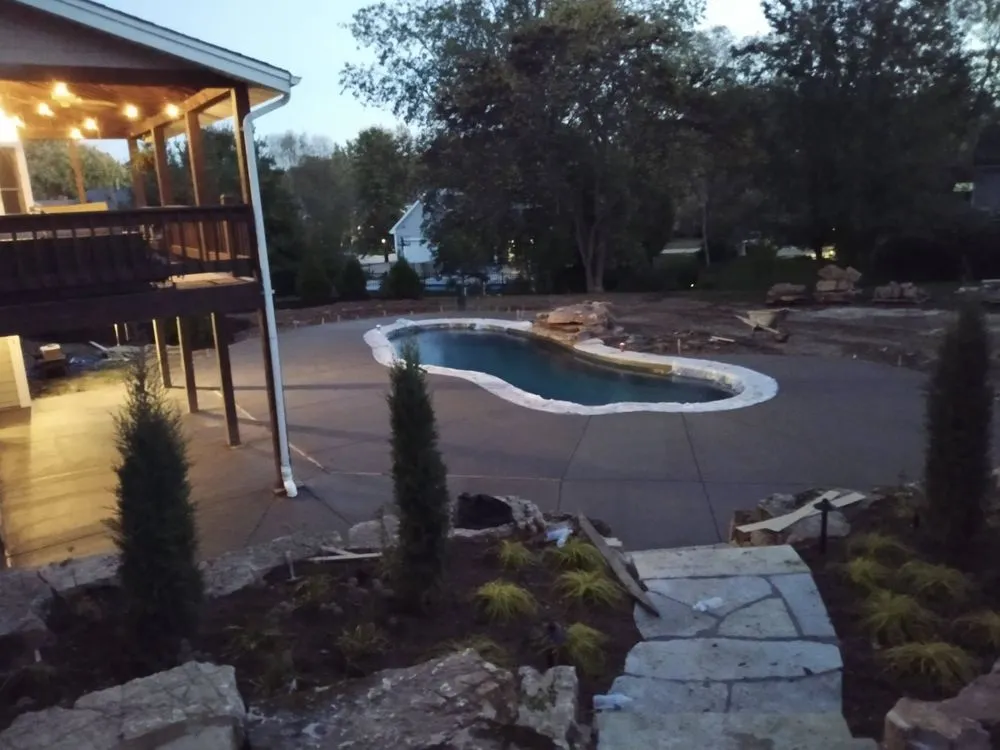 Professional lawn care service experts serving Saint Peters, MO - Creamer Construction