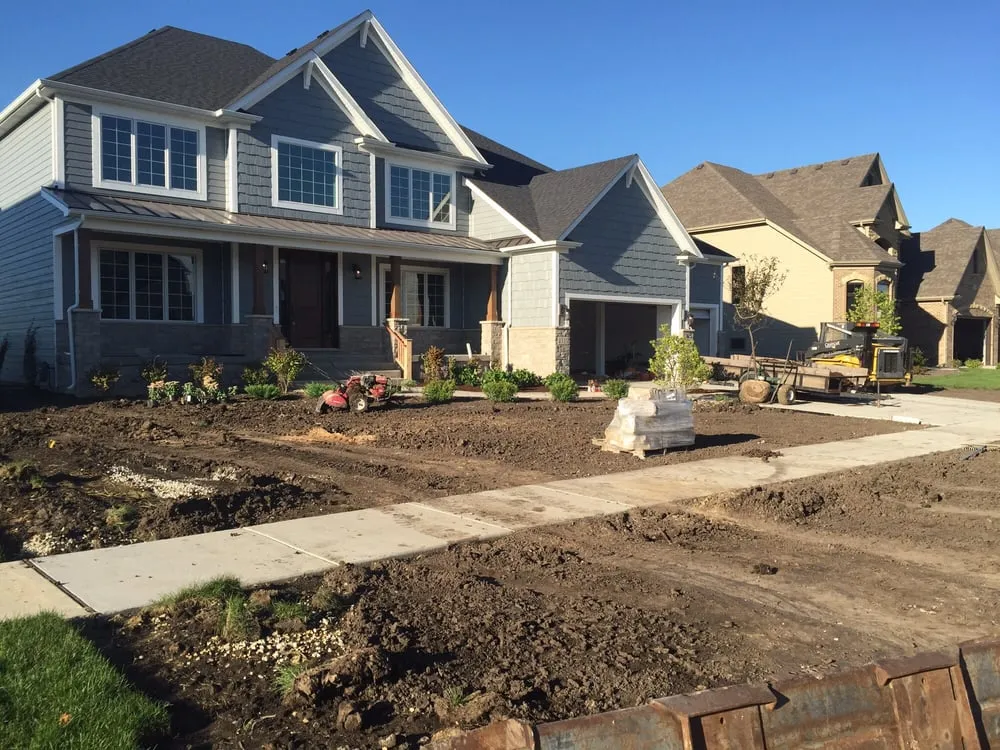 Custom yard maintenance in Cortland, IL - Createscape