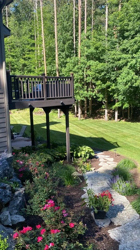 Top-rated lawn mowing service in Kentwood, MI by Creating Community Lawncare