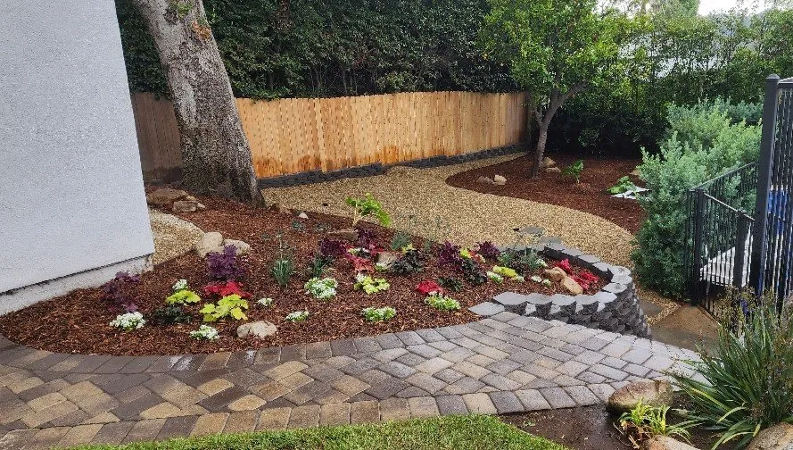 Local garden landscaping experts serving La Crescenta-Montrose, CA - Creative Concepts Landscape