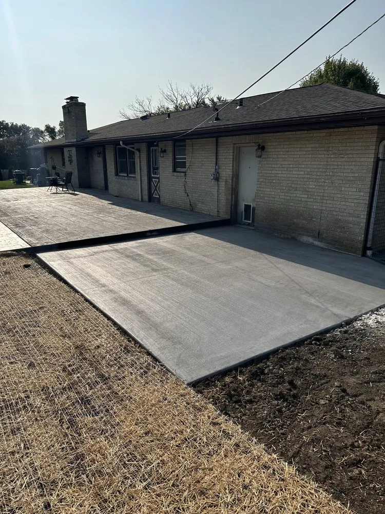 Reliable yard cleanup service experts serving Loves Park, IL - Creative Concrete and Landscaping