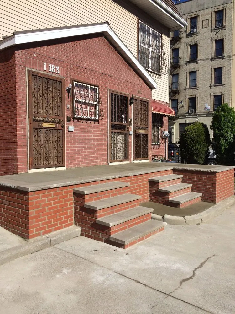 Local yard cleanup service for beautiful yards across Westbury, NY - Creative Contracting