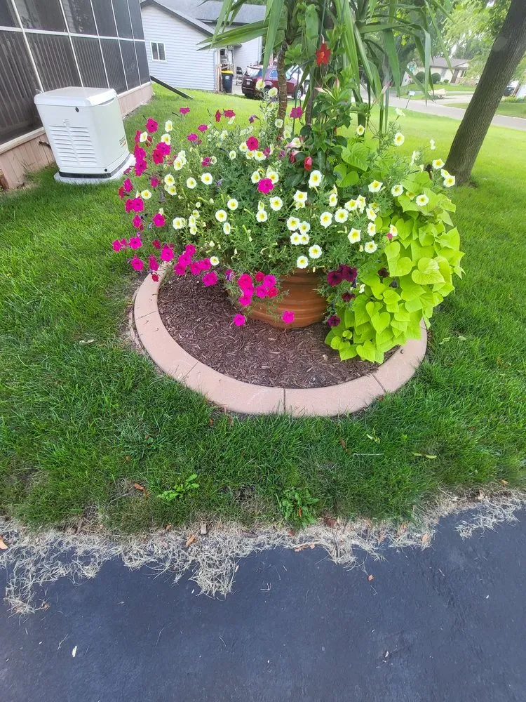 Local yard maintenance experts serving Glenwood, MN - Creative Curbing