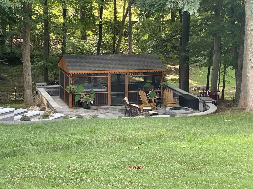 Professional garden landscaping in Clarksville, TN by Creative Curves