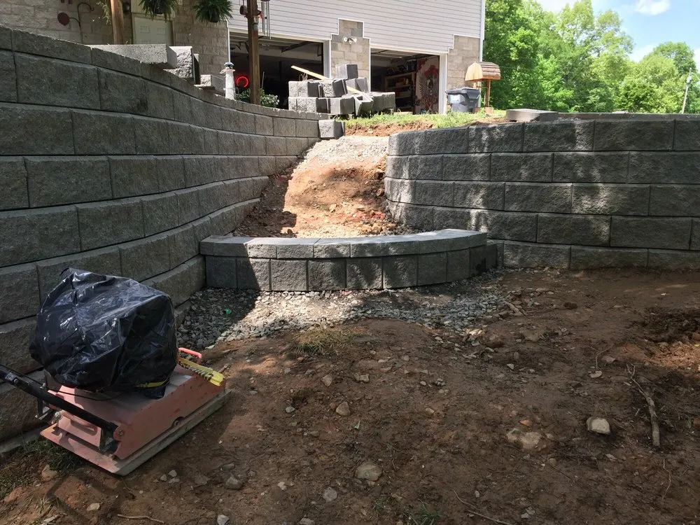 Affordable lawn mowing service in Clarksville, TN - Creative Curves