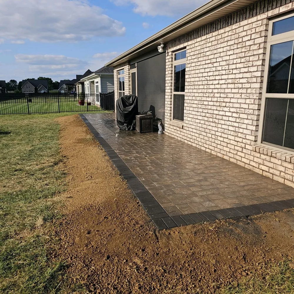 Reliable yard cleanup service for residential properties in Clarksville, TN by Creative Curves