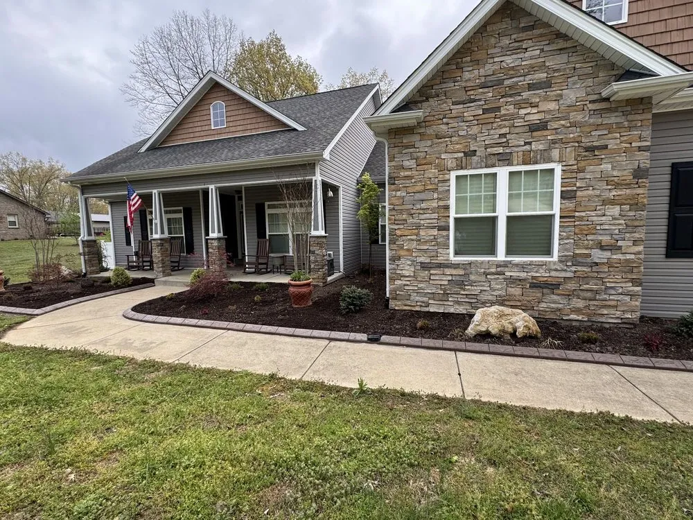 Top-rated lawn care service in Clarksville, TN - Creative Curves