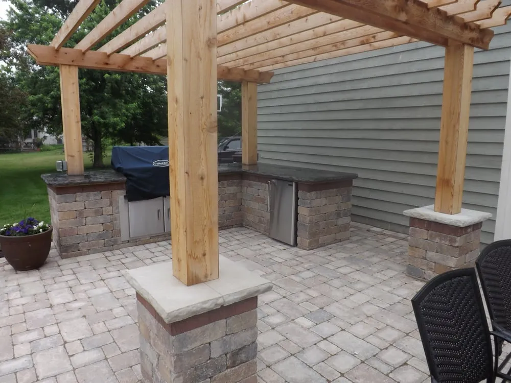 Expert garden landscaping in Columbus, OH by Creative Earthscapes Inc, Outdoor Living Design and Build