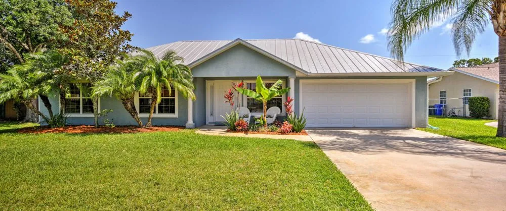 Affordable yard cleanup service in Coconut Creek, FL - Creative Edge Lawn Maintenance LLC