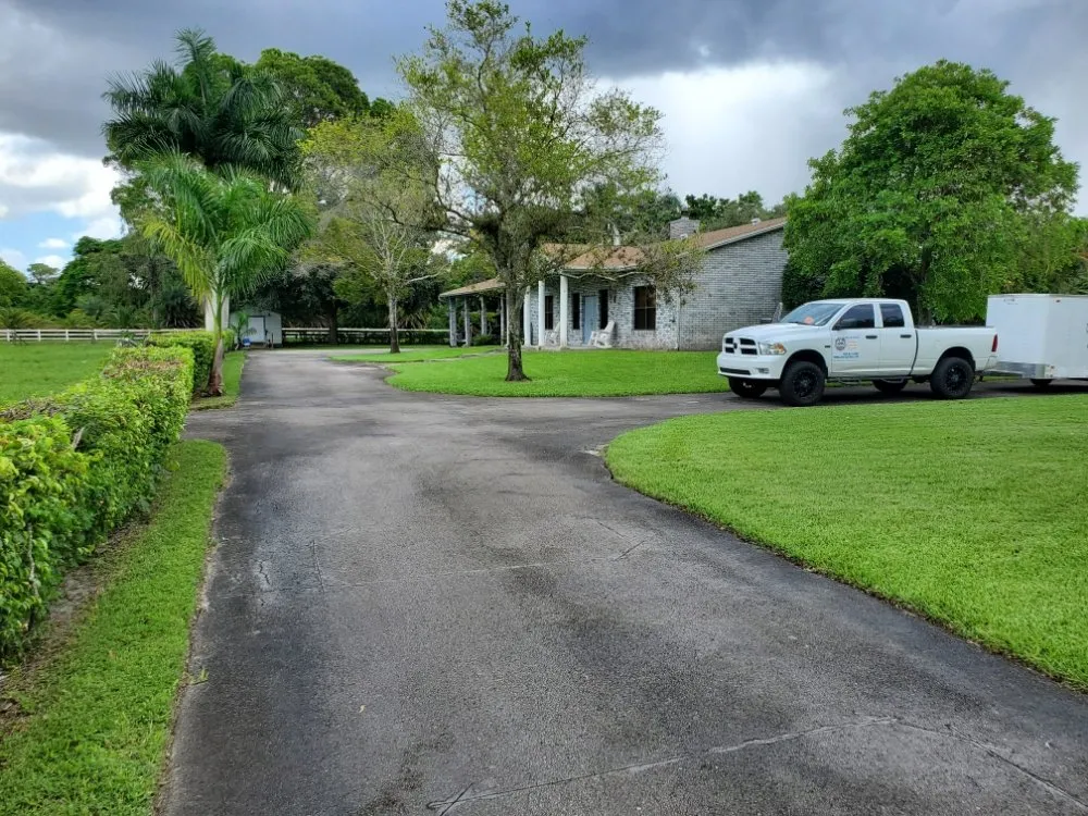 Reliable lawn mowing service experts serving Coconut Creek, FL - Creative Edge Lawn Maintenance LLC