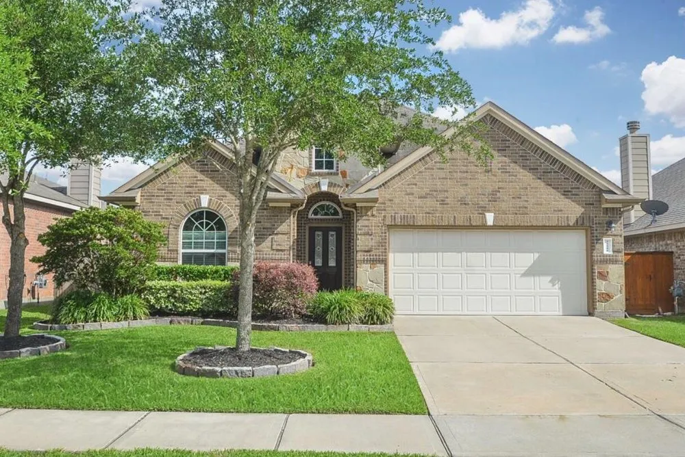 Expert outdoor landscaping in Lakeland, FL by Creative Edge Outdoor Solutions