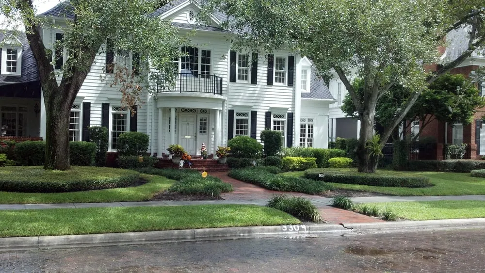 Reliable garden landscaping for homes in Lakeland, FL by Creative Edge Outdoor Solutions