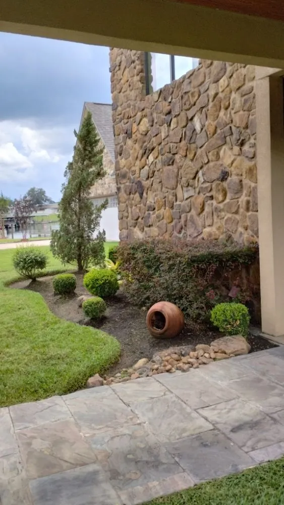 Local lawn care service in Richmond, TX by Creative Environments