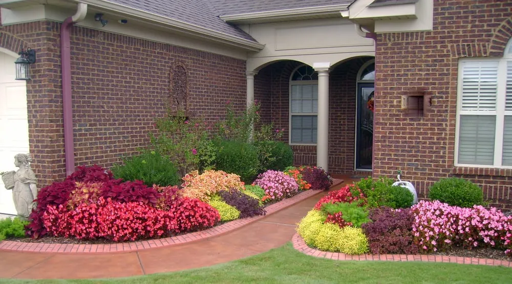 Affordable lawn mowing service in Brownsboro, AL - Creative Gardening