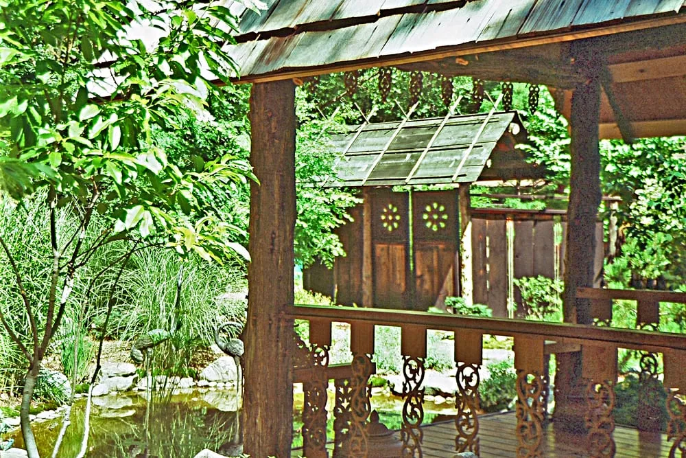 Custom outdoor landscaping experts serving Stone Ridge, NY - Creative Gardens