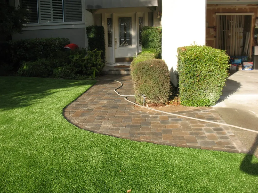 Top-rated residential landscaping with custom design in Antioch, CA by Creative Landscape Borders