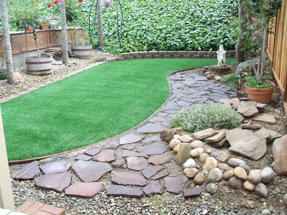 Expert yard maintenance in Antioch, CA by Creative Landscape Borders