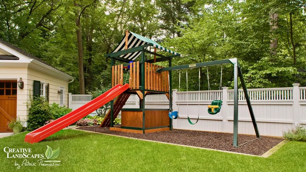 Affordable garden landscaping for outdoor upgrades in Wantagh, NY by Creative Landscapes by Patrick Thomas