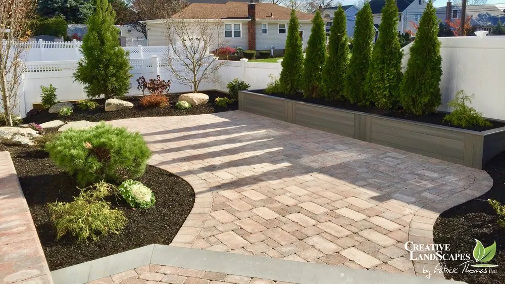Affordable yard maintenance in Wantagh, NY by Creative Landscapes by Patrick Thomas
