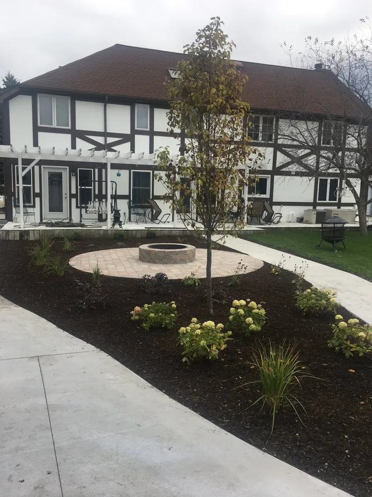 Trusted outdoor landscaping experts serving Kenosha, WI - Creative Landscapes Group