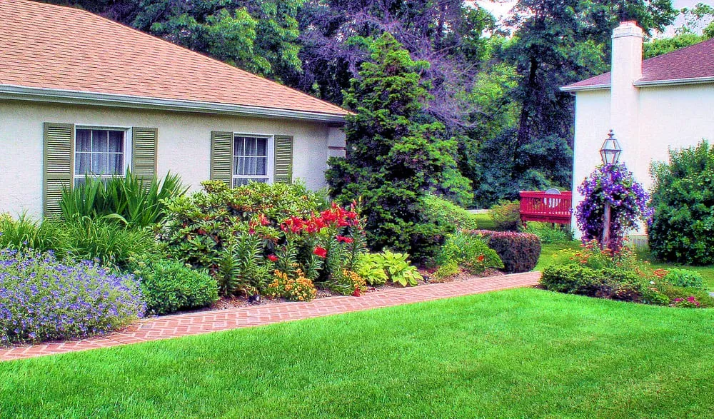 Professional outdoor landscaping in Media, PA by CREATIVE LANDSCAPES