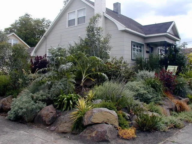 Professional garden landscaping for residential properties in Portland, OR by Creative Landscapes