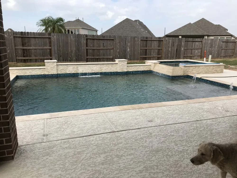 Professional outdoor landscaping experts serving Sugar Land, TX - Creative Landscaping N Irrigation