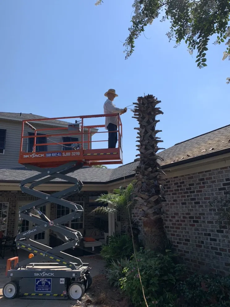 Local lawn mowing service for homes in West Monroe, LA by Creative Lawns