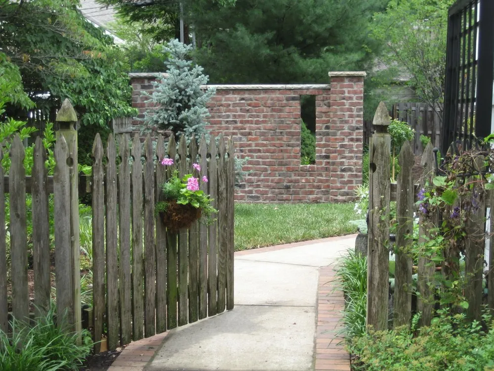 Affordable yard maintenance experts serving Prairie Village, KS - Creative Outdoor Spaces