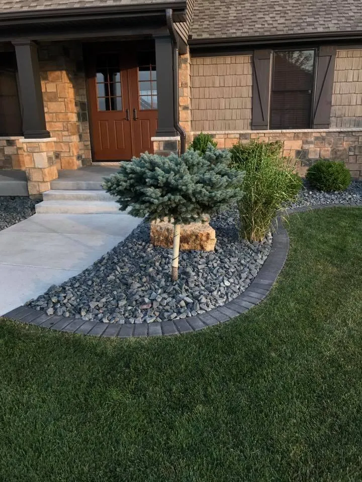 Reliable garden landscaping near you in Bettendorf, IA by Creative Outdoors