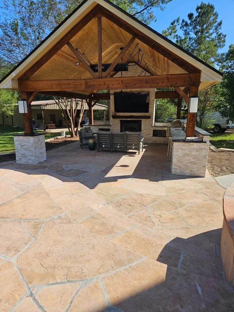 Professional yard maintenance in Magnolia, TX - Creative Reflections Landscape & Maintenance