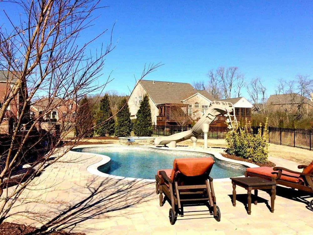 Top-rated yard cleanup service in Franklin, TN by Creative Stone