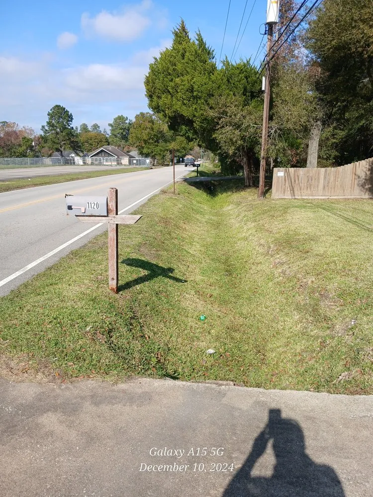 Top-rated landscaping services for beautiful yards in Beaumont, TX by Credentials Lawn Maintenance